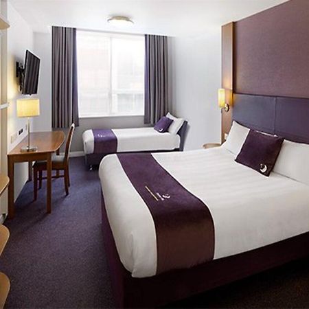 Premier Inn Warrington South Экстерьер фото