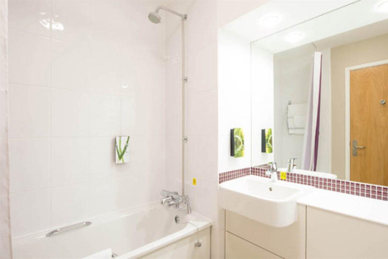 Premier Inn Warrington South Экстерьер фото