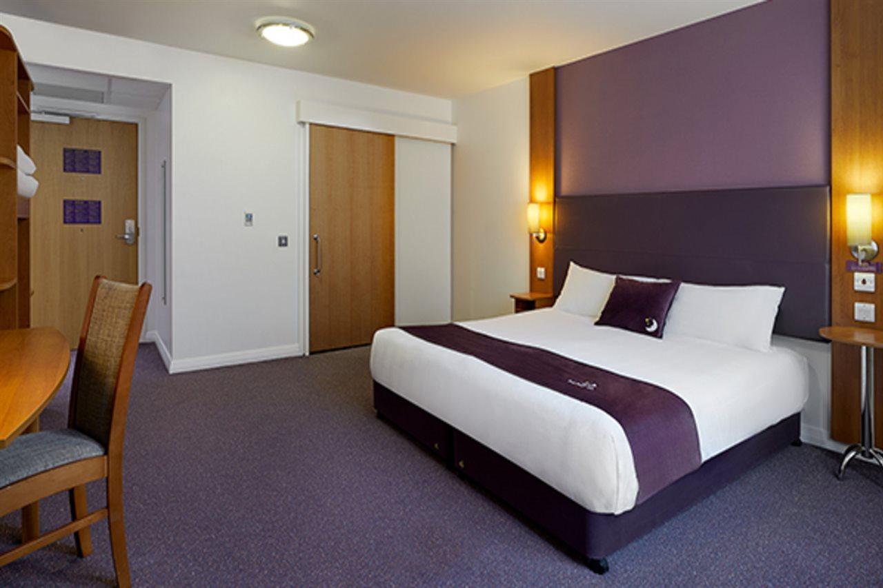 Premier Inn Warrington South Экстерьер фото