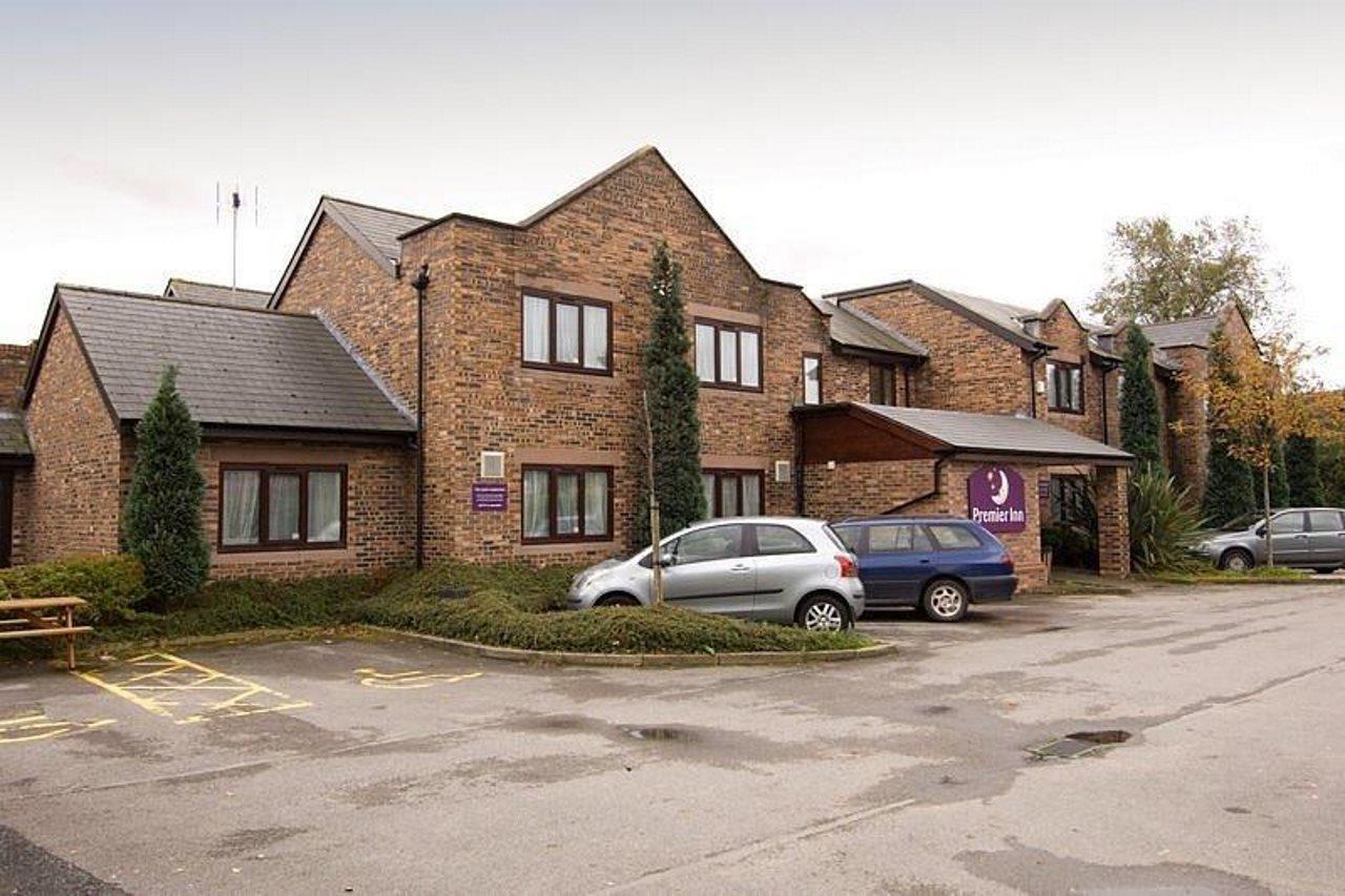 Premier Inn Warrington South Экстерьер фото