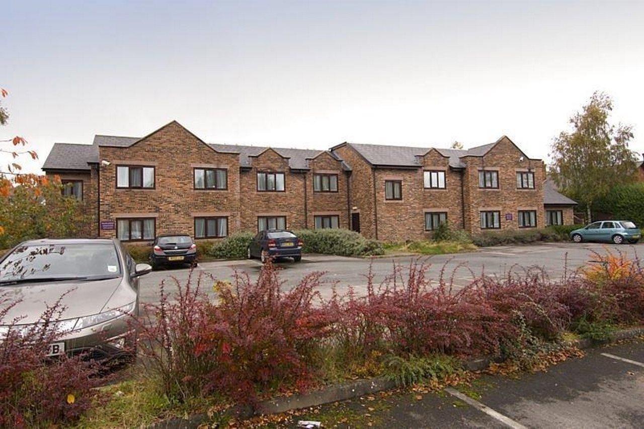 Premier Inn Warrington South Экстерьер фото
