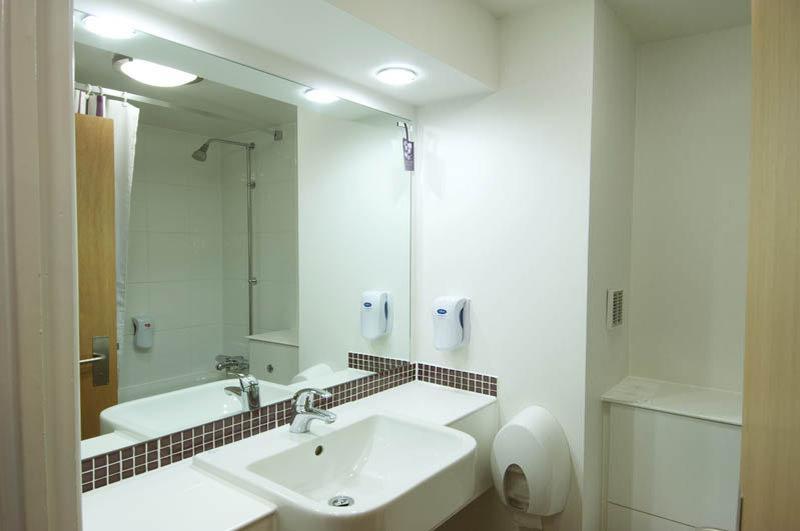 Premier Inn Warrington South Экстерьер фото