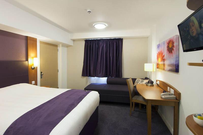 Premier Inn Warrington South Экстерьер фото