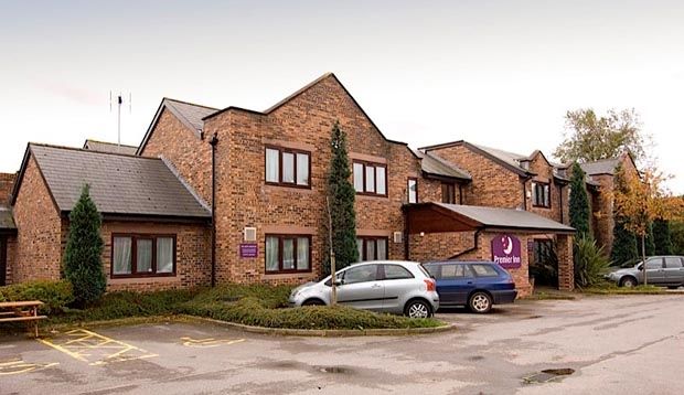 Premier Inn Warrington South Экстерьер фото